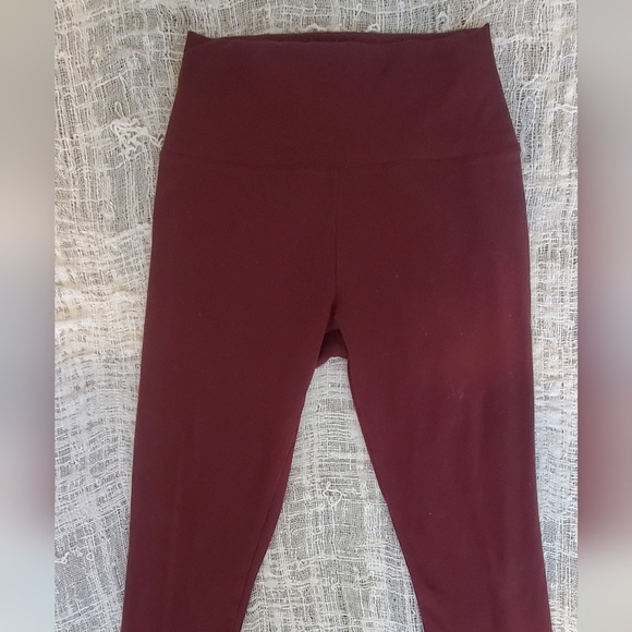 💚5/$25 OFFLINE By Aerie OG High Waisted Burgunday Legging Size Medium - Picture 5 of 7